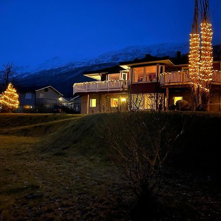 Liten Kjellerleilighet. Landlig Rolig Omrade. Tromsø Exteriér fotografie